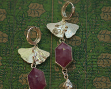 Load image into Gallery viewer, Sapphire Botanical Earrings
