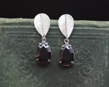 Load image into Gallery viewer, Black Spinel Engraved Leaf Earrings
