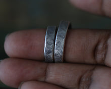 Load image into Gallery viewer, Narrow Band Sterling Silver Engraved Ring Band
